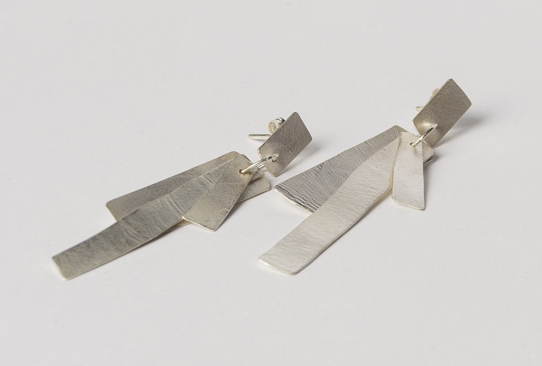 Pendientes de plata con movimiento para invitadas