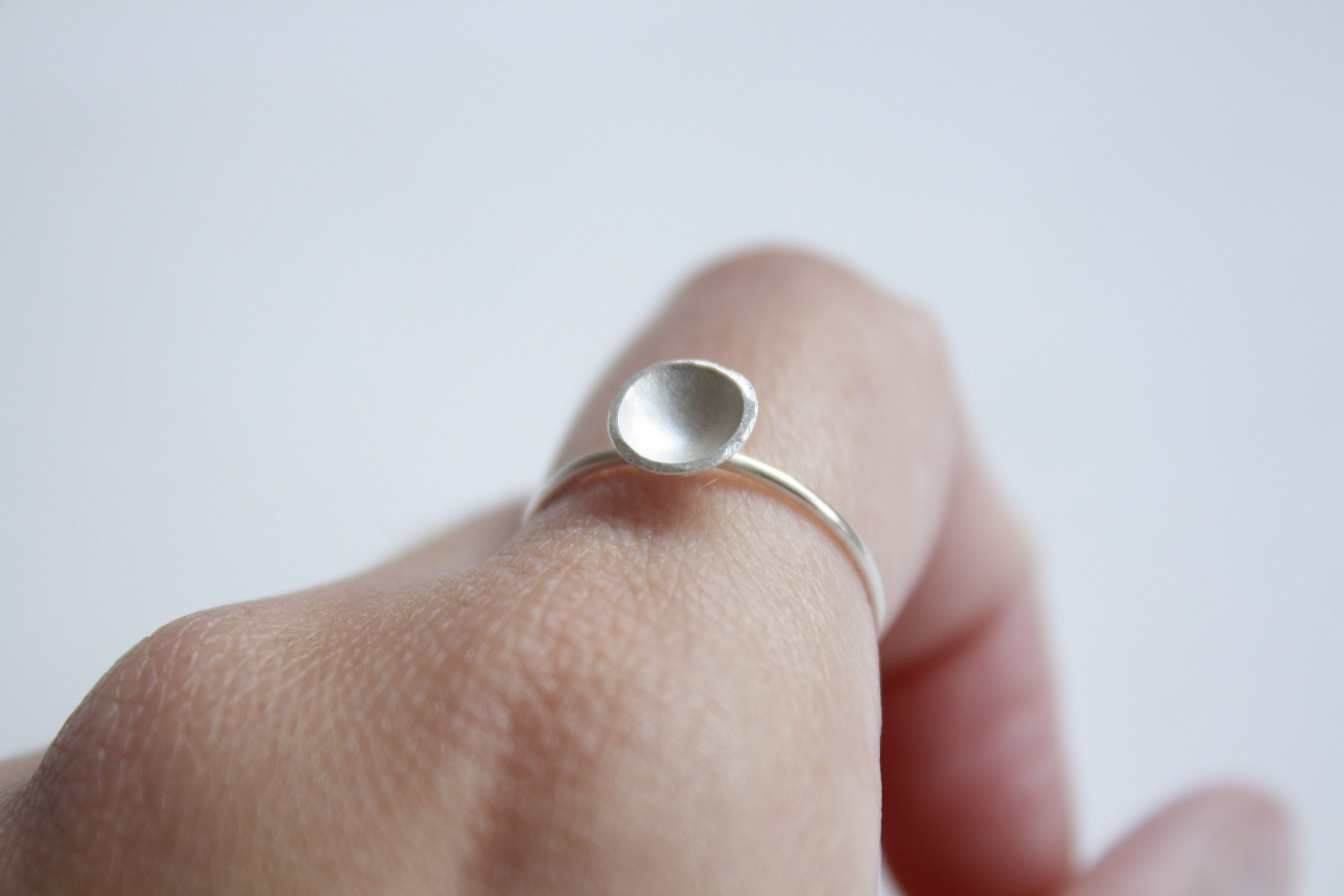 Anillo minimal delicado de plata