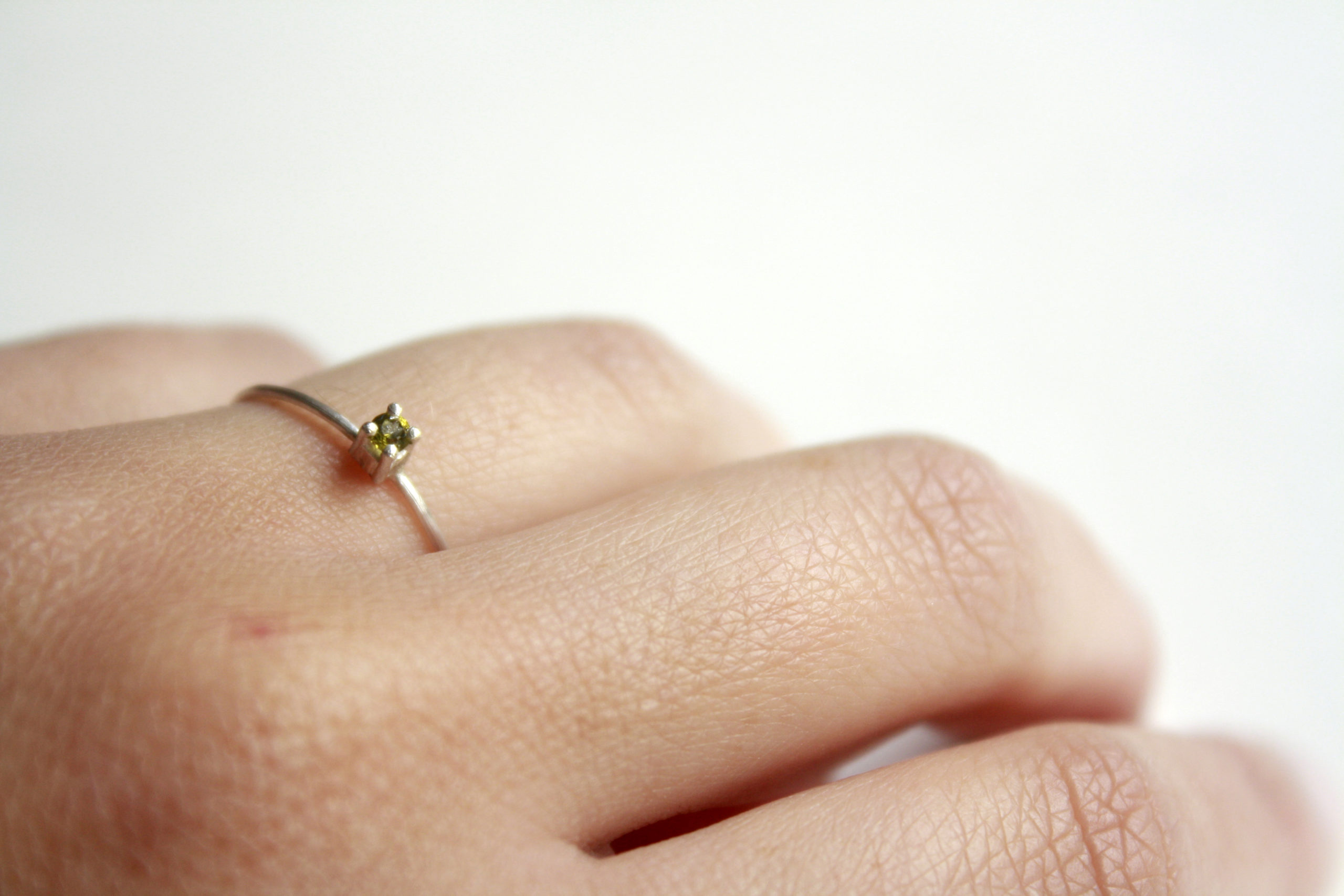 Anillo mini con piedra