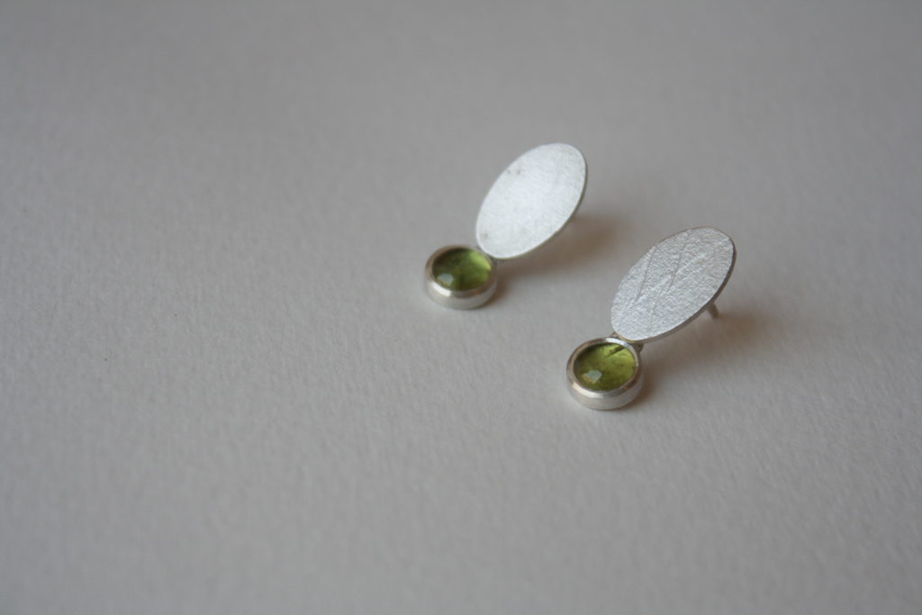 Pendientes de plata y piedras verdes